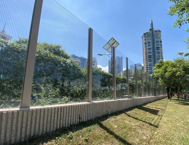 noise barrier transparent