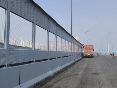 noise barrier hybrid